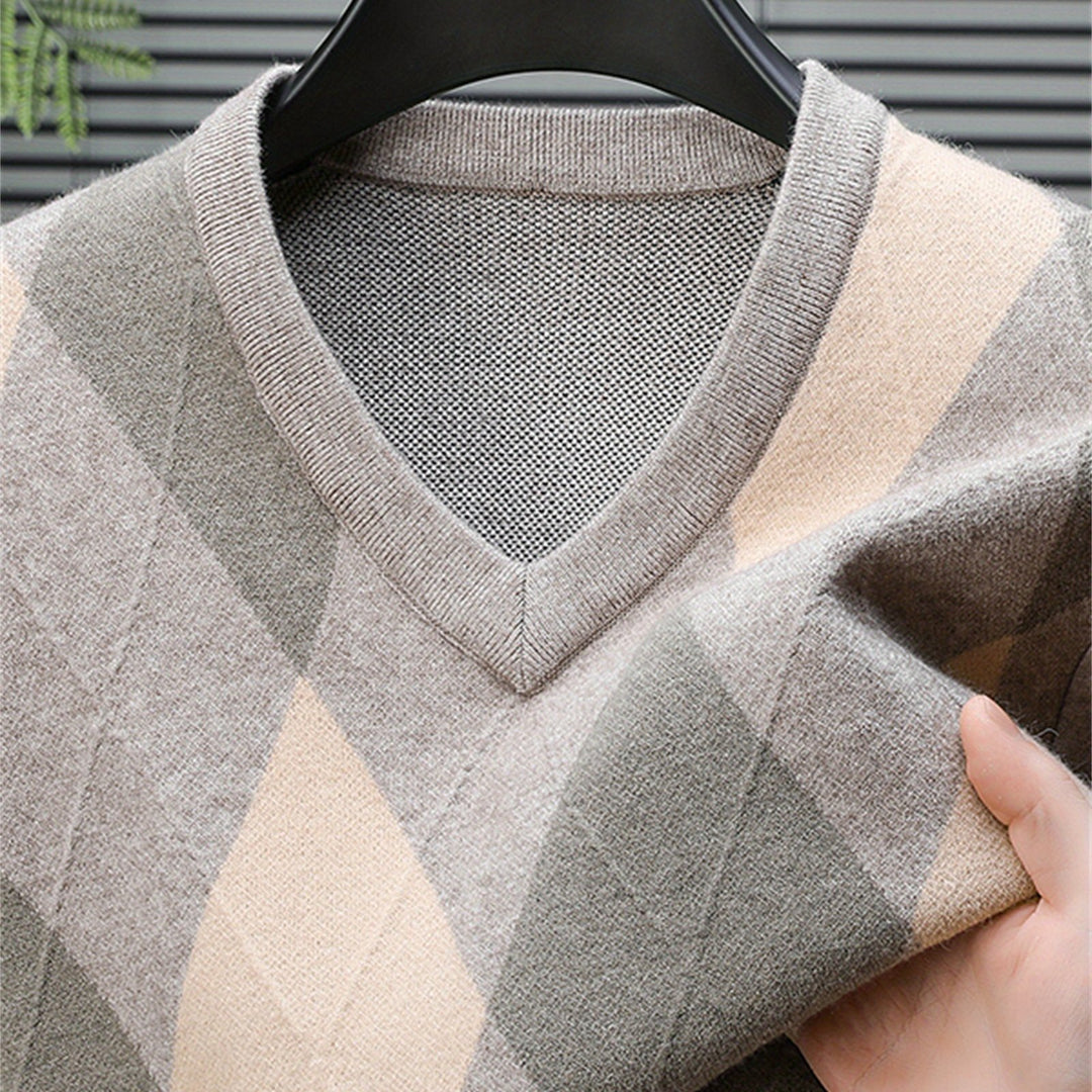 Corbin | Diamond-Pattern V-Neck Sweater