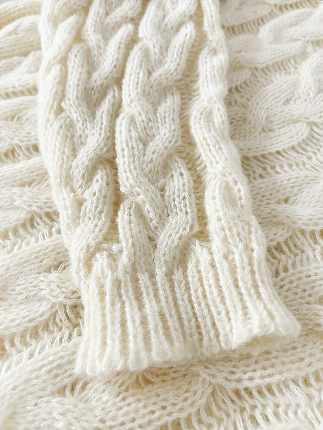 Delphi | Relaxed Cable-Knit V-Neck Sweater